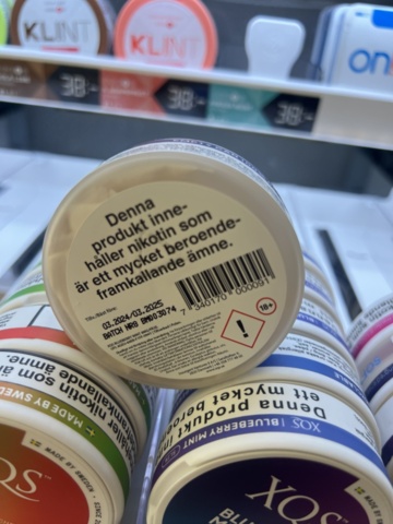 1178868-35 Tobacco lot - Snuff, cigarettes & vapes