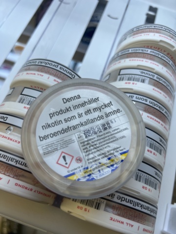 1178868-43 Tobacco lot - Snuff, cigarettes & vapes