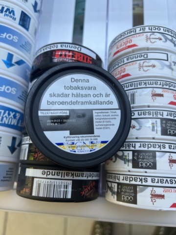 1178868-44 Tobacco lot - Snuff, cigarettes & vapes