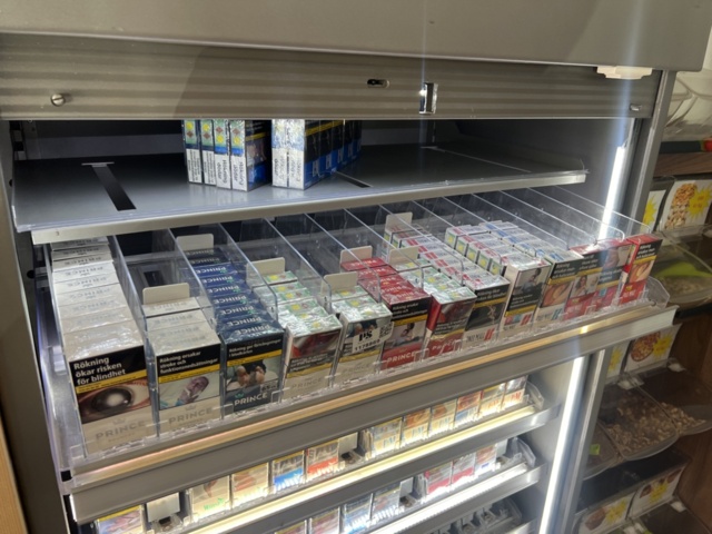 1178868-62 Tobacco lot - Snuff, cigarettes & vapes