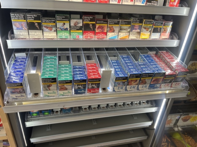 1178868-64 Tobacco lot - Snuff, cigarettes & vapes