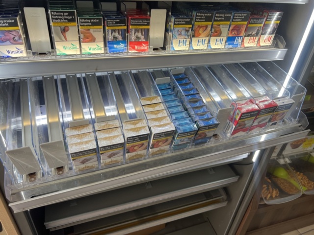 1178868-65 Tobacco lot - Snuff, cigarettes & vapes