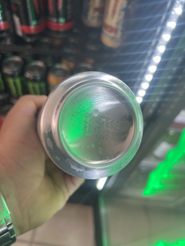 1178870-6 Large batch of food - Energy drinks, chips, sweets and more