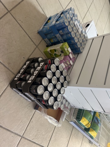 1178870-32 Large batch of food - Energy drinks, chips, sweets and more