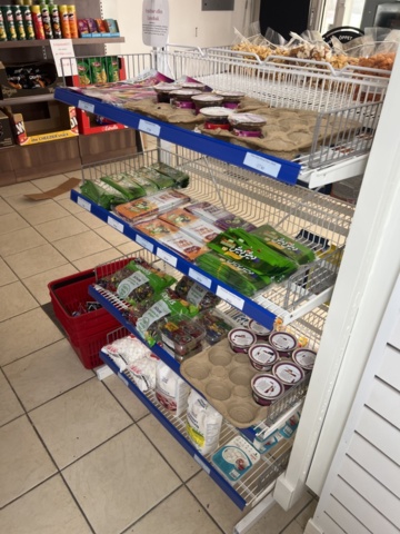 1178870-41 Large batch of food - Energy drinks, chips, sweets and more