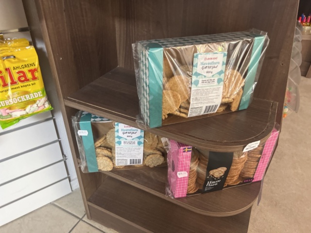 1178870-44 Large batch of food - Energy drinks, chips, sweets and more