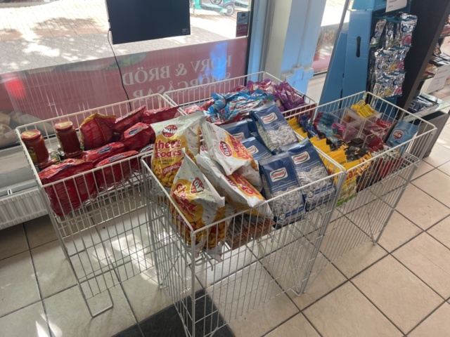 1178870-55 Large batch of food - Energy drinks, chips, sweets and more