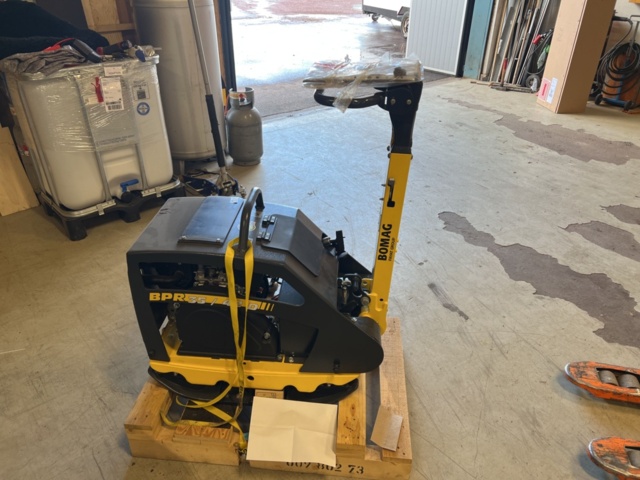1121907-3 Bomag BPR 35/42 D NEW vibratory roller (Toad)