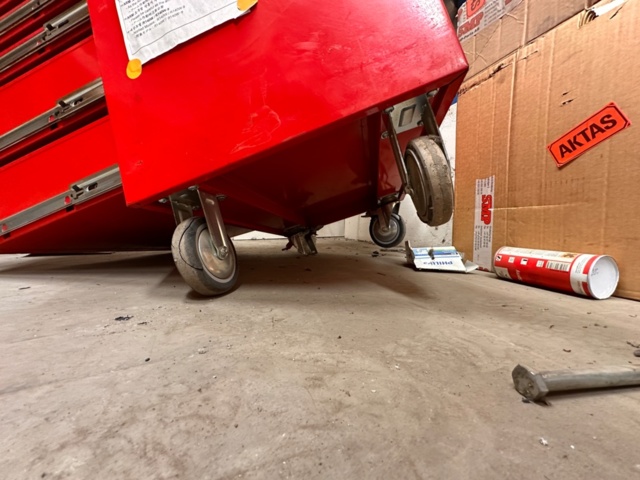 1144587-2 Tool trolley Ampro - defective