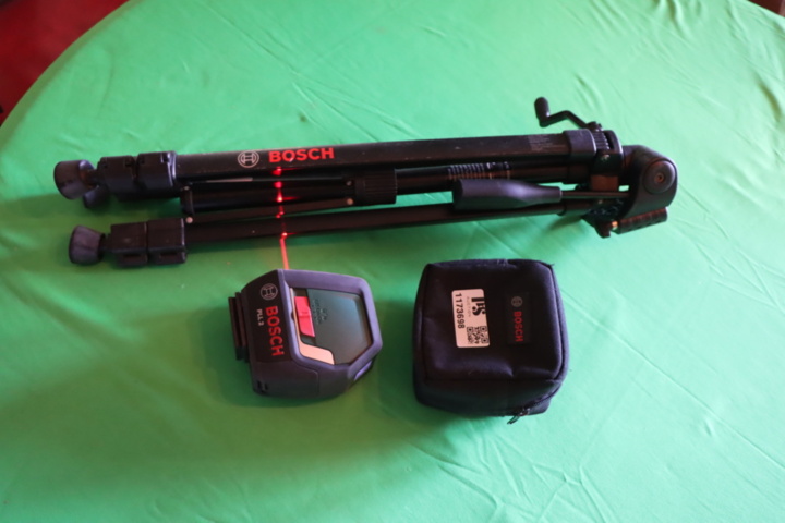 1173698-3 Laser Bosch PLL2 with stand