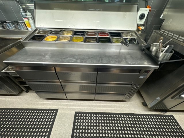 1153489-1 Kylbänk Coldline TV 17/9mr, 9st draglådor, salladsränna