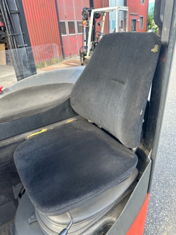 1215462-17 Reach truck, Linde R14, 2004