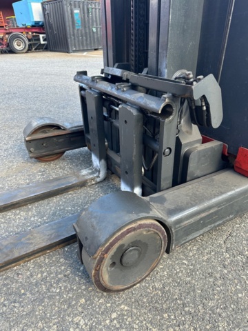 1215462-24 Reach truck, Linde R14, 2004