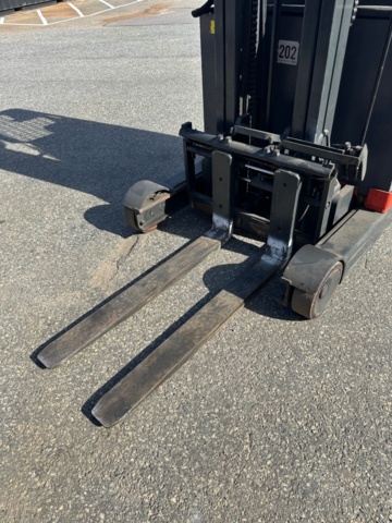 1215462-27 Reach truck, Linde R14, 2004