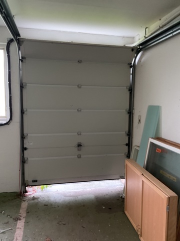 1206200-3 Manual overhead sliding door