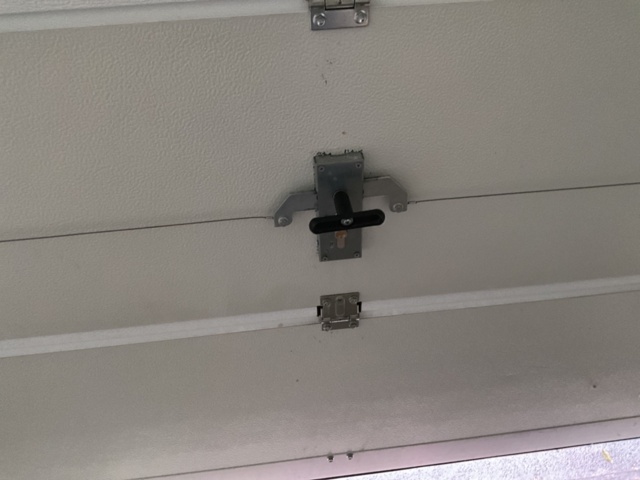 1206200-4 Manual overhead sliding door