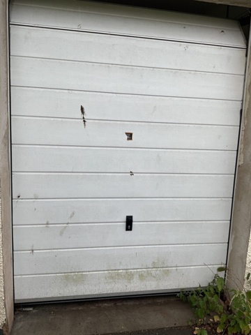 1206200-8 Manual overhead sliding door