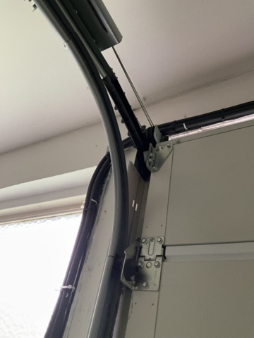 1206200-12 Manual overhead sliding door