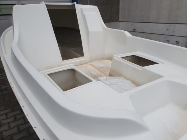 1119070-15 Boat Polo 5, hull