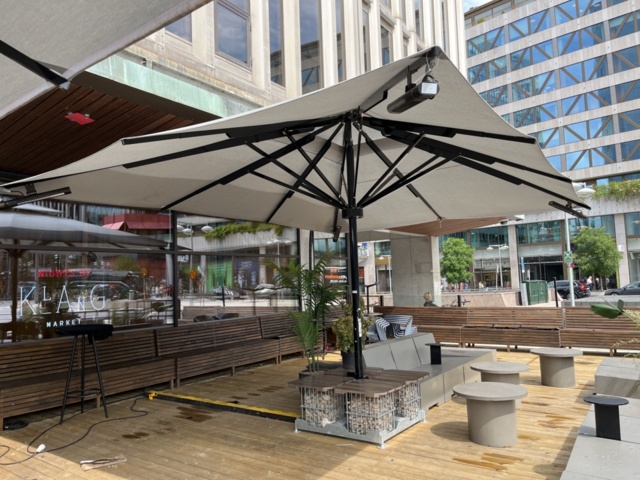 1086063-2 Parasol with mounted heating lamps 4 pcs - Caravita