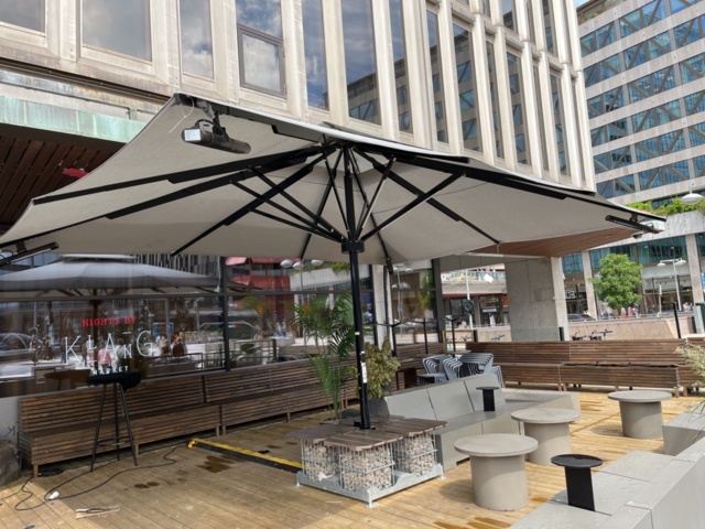 1086063-3 Parasol with mounted heating lamps 4 pcs - Caravita