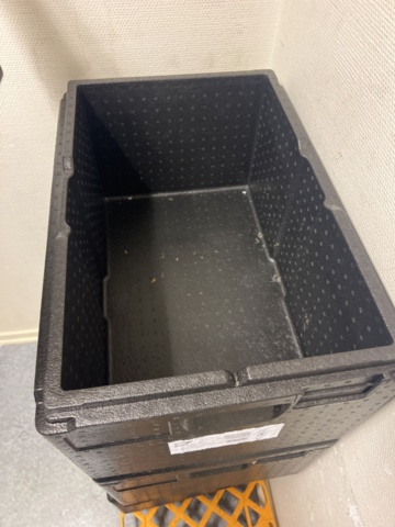 1178929-3 Grid shelves with cans, styrofoam boxes & more