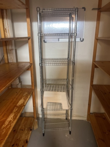 1178929-11 Grid shelves with cans, styrofoam boxes & more