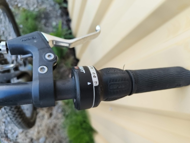 1129564-10 Bicycle BTWIN RockRider 340 26"