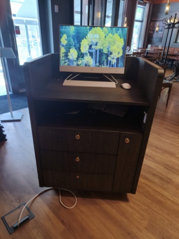 1129662-3 Hovmästarpulpet på hjul