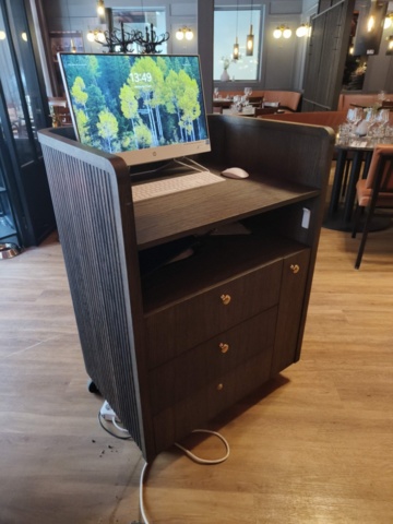 1129662-4 Hovmästarpulpet på hjul