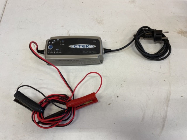 1211128-1 CTEK Multi XS 7000 Charger