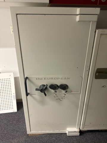 1153584-1 Rosengren's The European safe