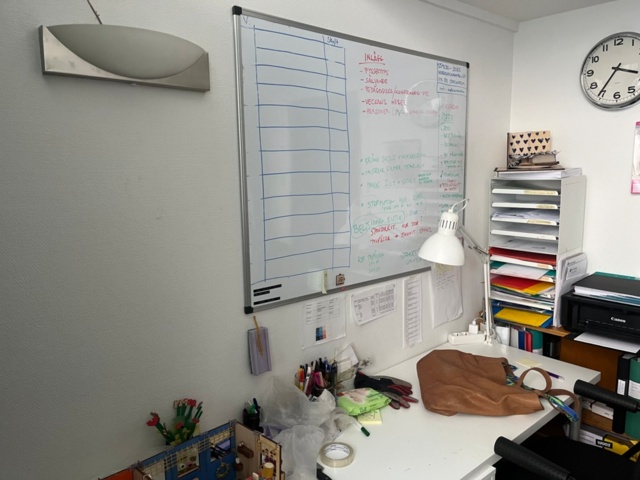 1218660-1 Larger lot with Cribble Craft wooden toys, as well as furnishings, accessories, machines and more