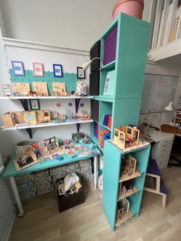 1218660-5 Larger lot with Cribble Craft wooden toys, as well as furnishings, accessories, machines and more