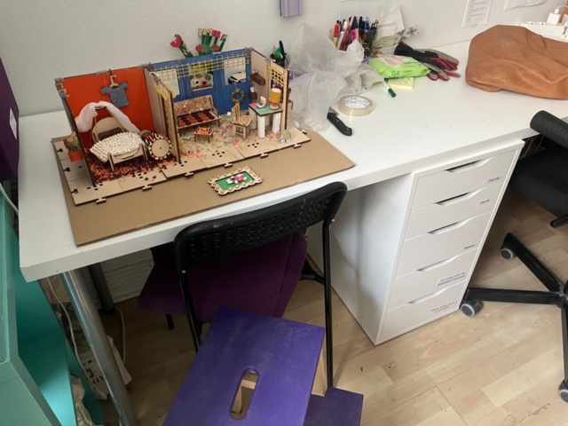 1218660-7 Larger lot with Cribble Craft wooden toys, as well as furnishings, accessories, machines and more