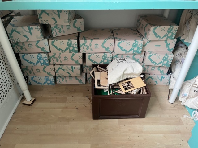 1218660-12 Larger lot with Cribble Craft wooden toys, as well as furnishings, accessories, machines and more