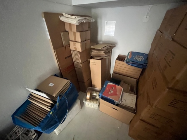 1218660-14 Larger lot with Cribble Craft wooden toys, as well as furnishings, accessories, machines and more