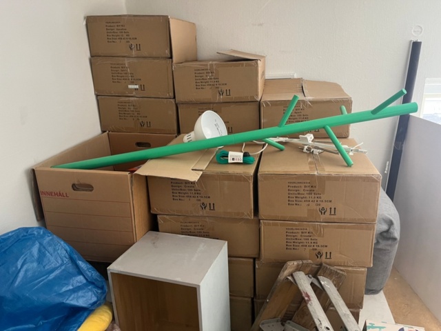 1218660-15 Larger lot with Cribble Craft wooden toys, as well as furnishings, accessories, machines and more