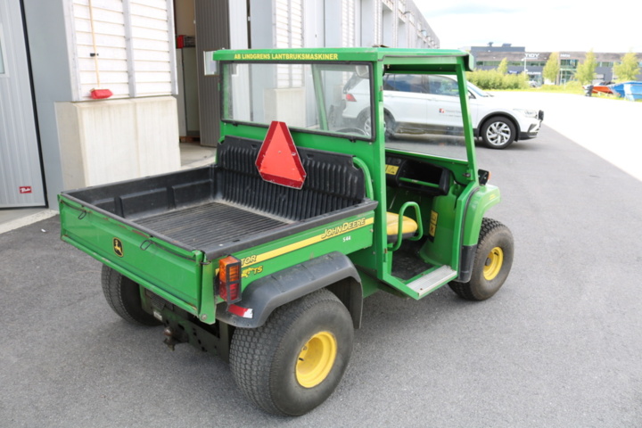 1211154-5 John Deere Gator 4x2 from 2004