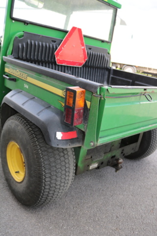 1211154-9 John Deere Gator 4x2 from 2004