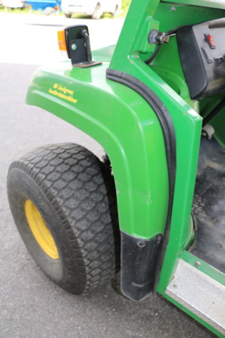 1211154-18 John Deere Gator 4x2 from 2004