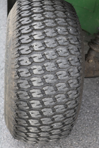 1211154-27 John Deere Gator 4x2 from 2004