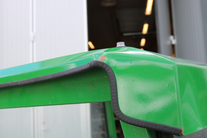 1211154-29 John Deere Gator 4x2 from 2004