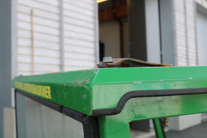 1211154-30 John Deere Gator 4x2 from 2004