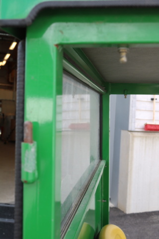 1211154-31 John Deere Gator 4x2 from 2004