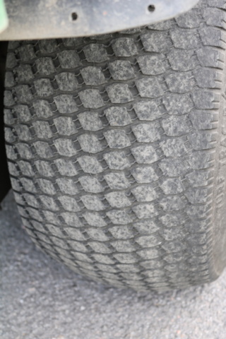 1211154-34 John Deere Gator 4x2 from 2004