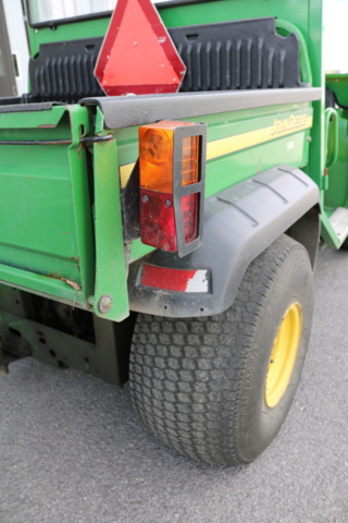 1211154-35 John Deere Gator 4x2 from 2004