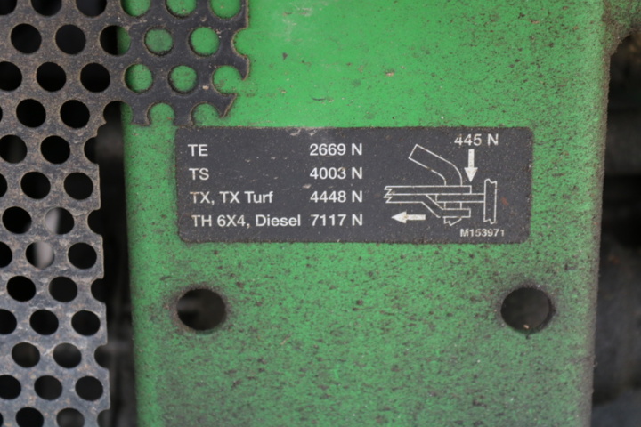 1211154-39 John Deere Gator 4x2 from 2004