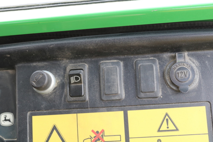 1211154-44 John Deere Gator 4x2 from 2004