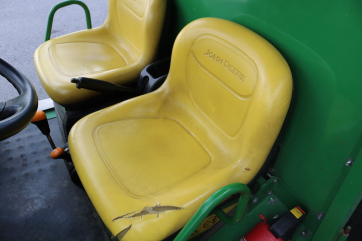 1211154-49 John Deere Gator 4x2 from 2004